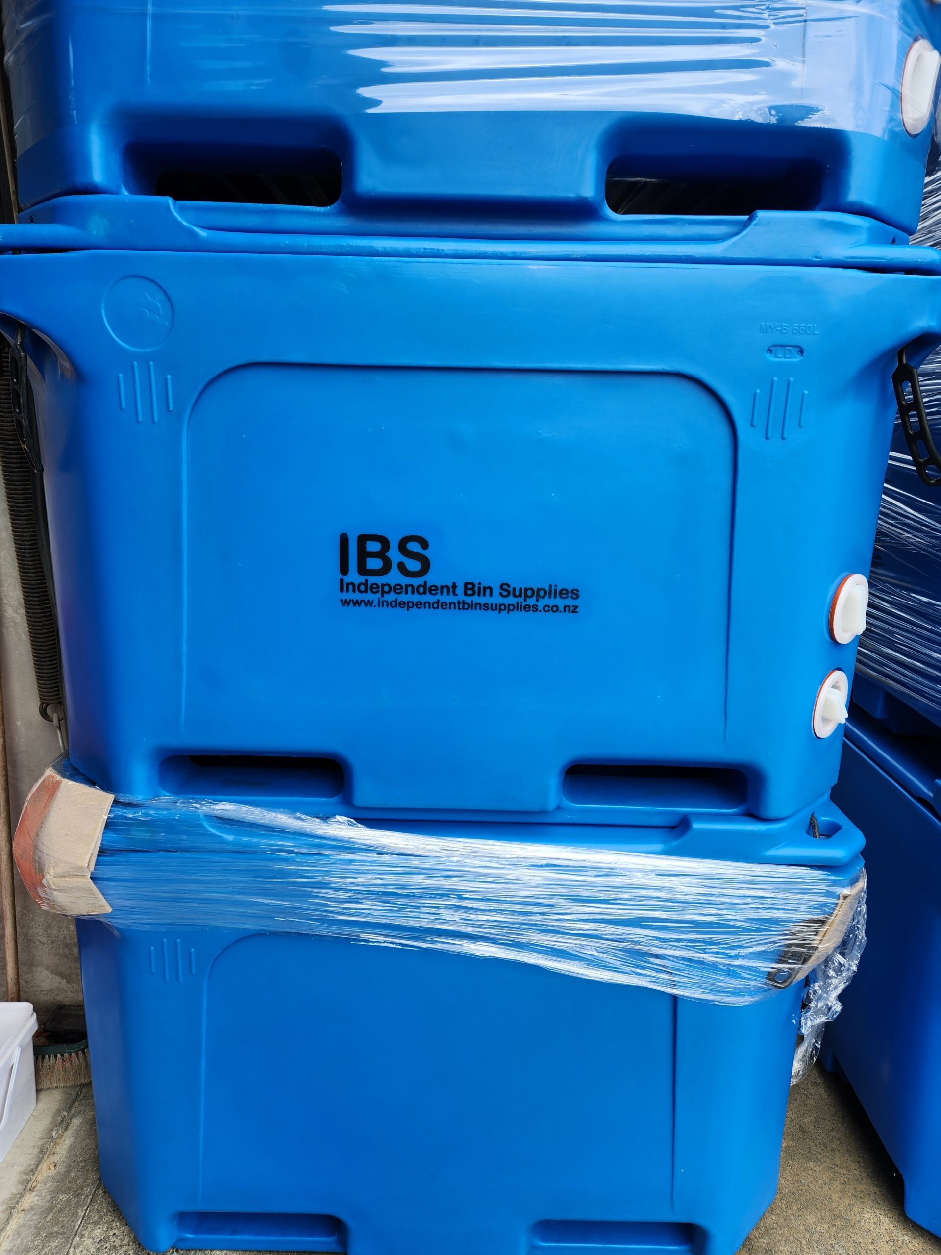Insulated bin, Chilly bin, Cool box